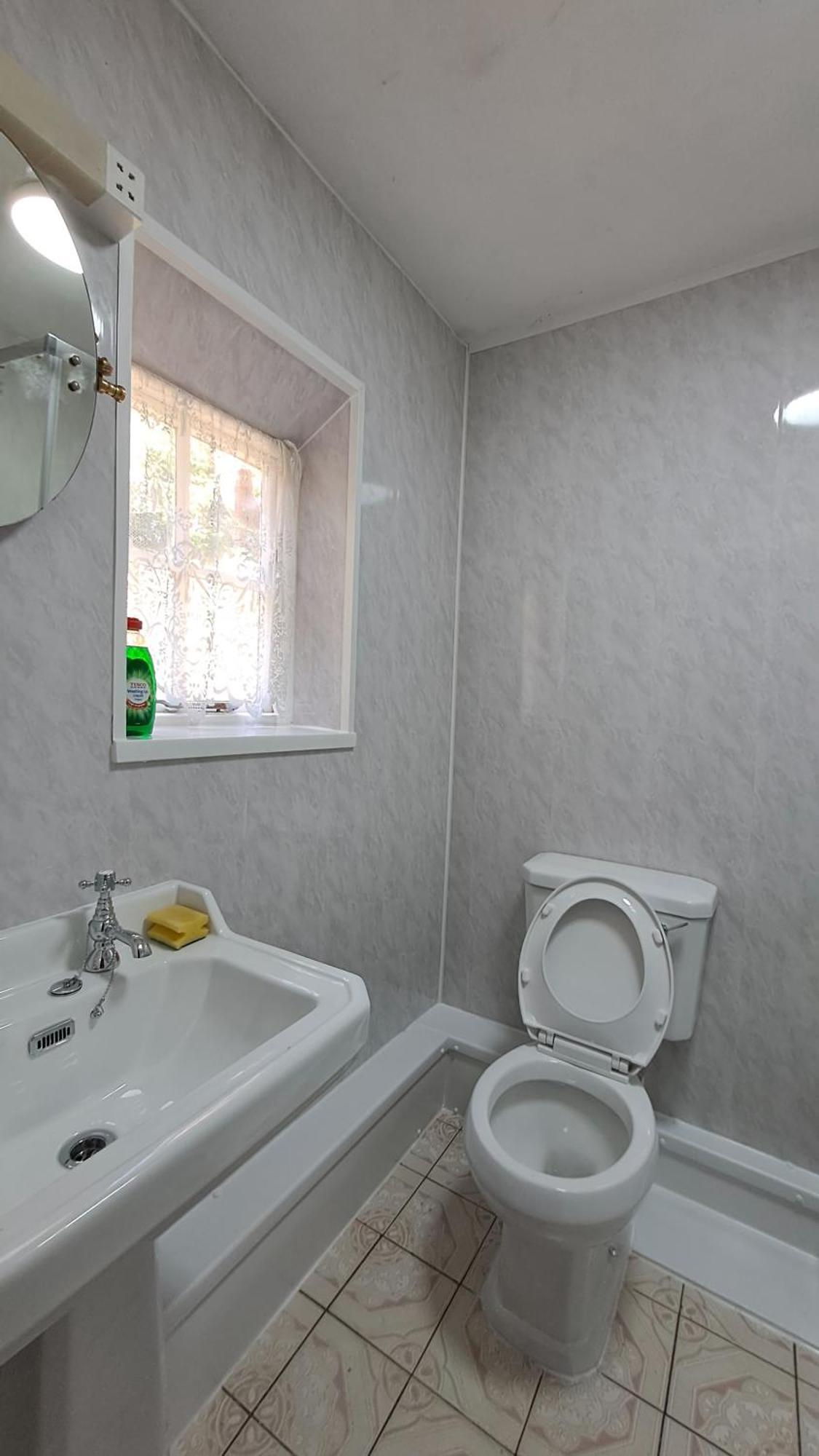 Coynant Farm Guesthouse - Farm Park Stay Swansea Room photo