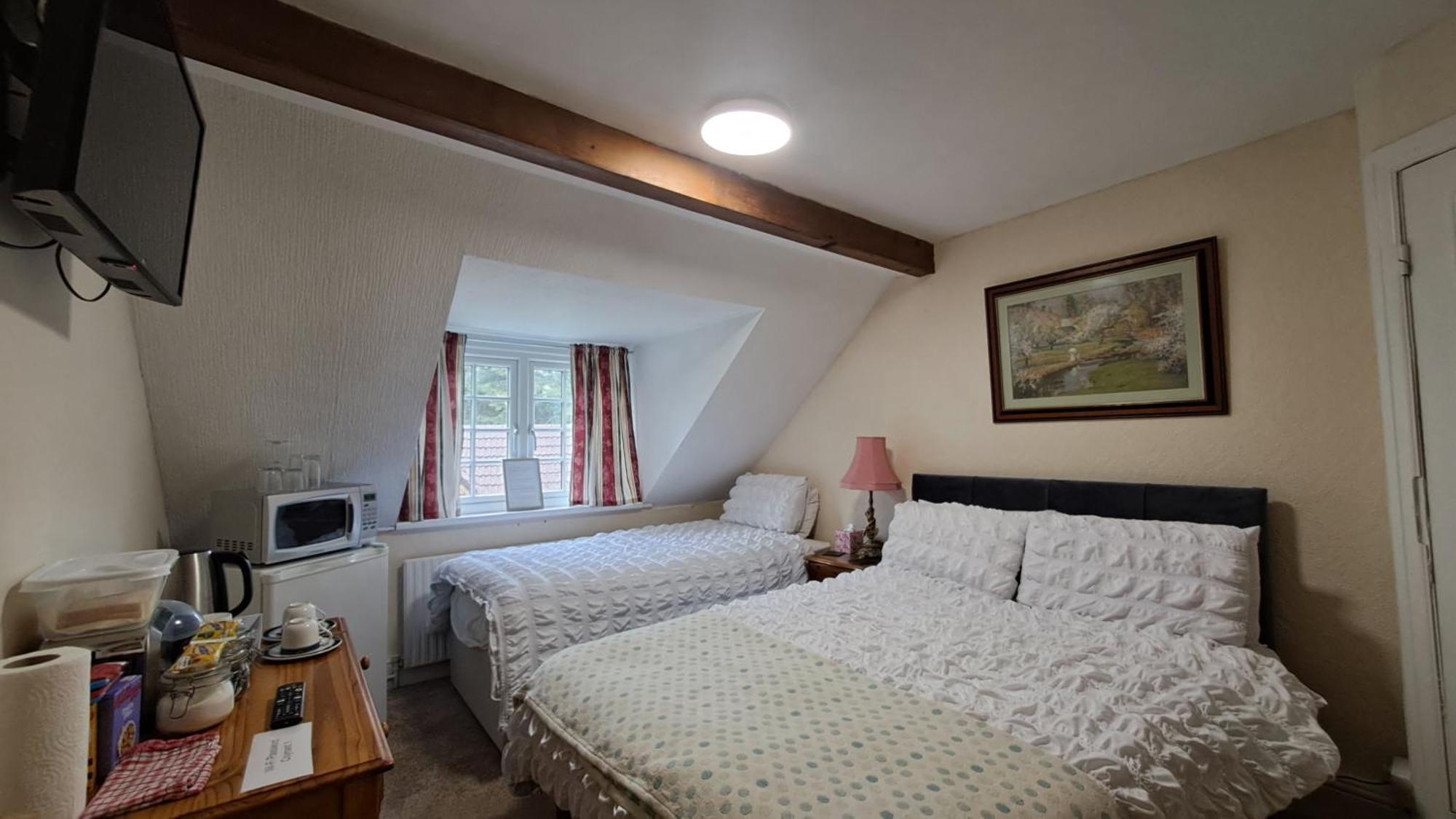 Coynant Farm Guesthouse - Farm Park Stay Swansea Room photo