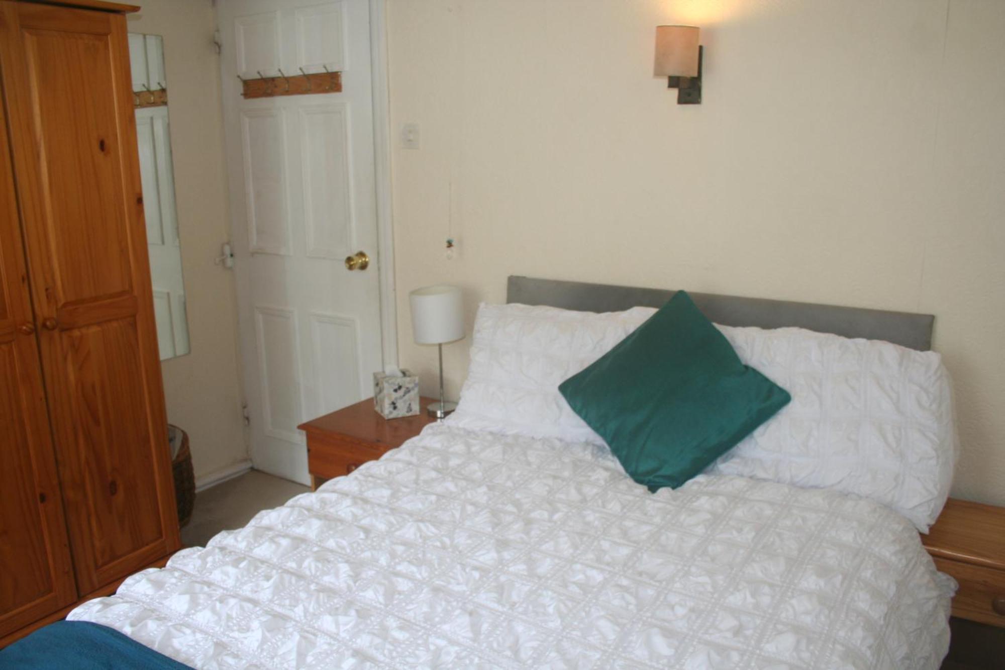 Coynant Farm Guesthouse - Farm Park Stay Swansea Room photo